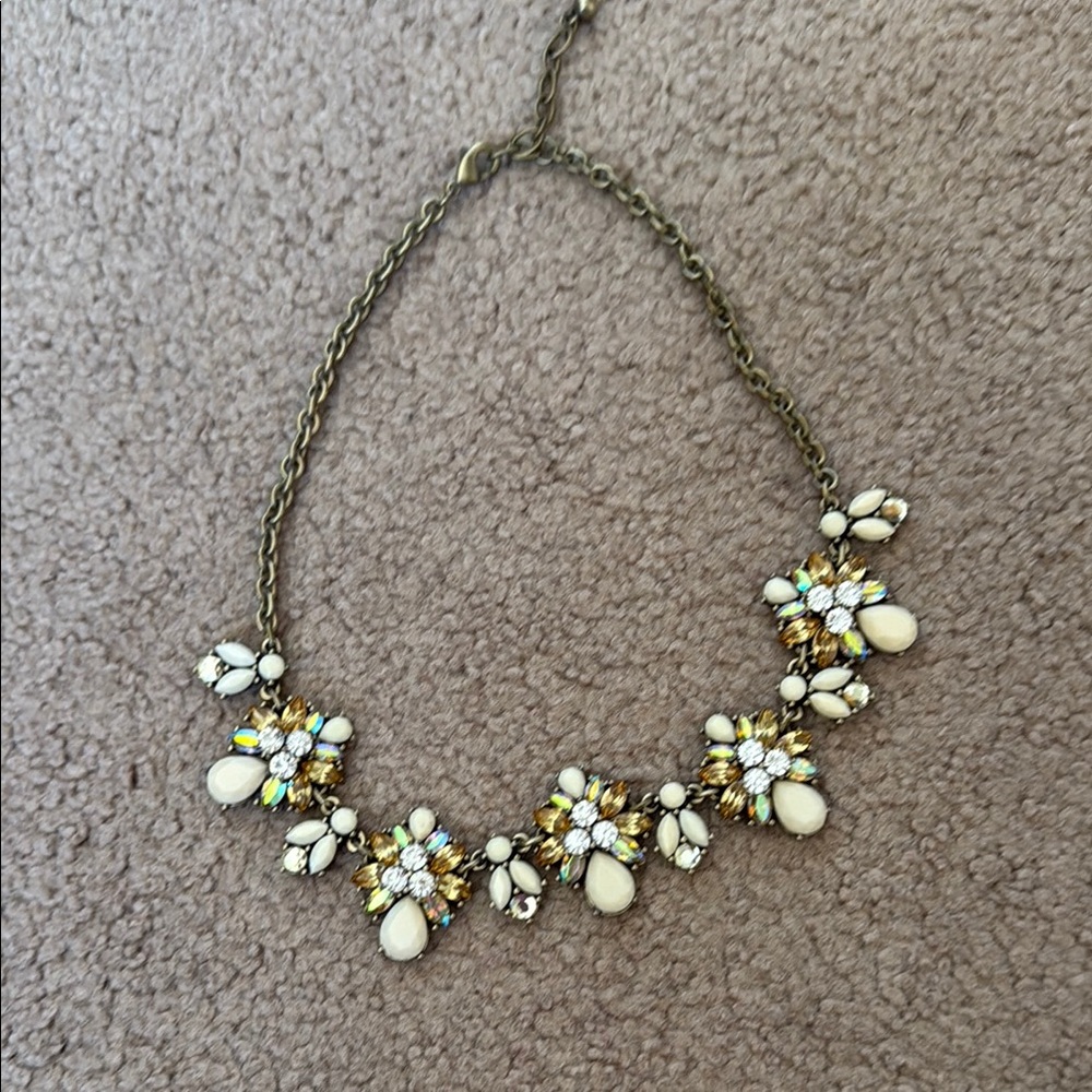 Elegant Floral Necklace with Gold and Cream Accents